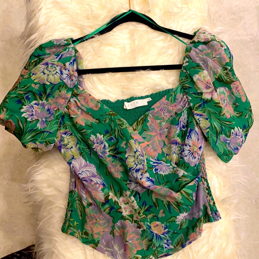 Green floral top